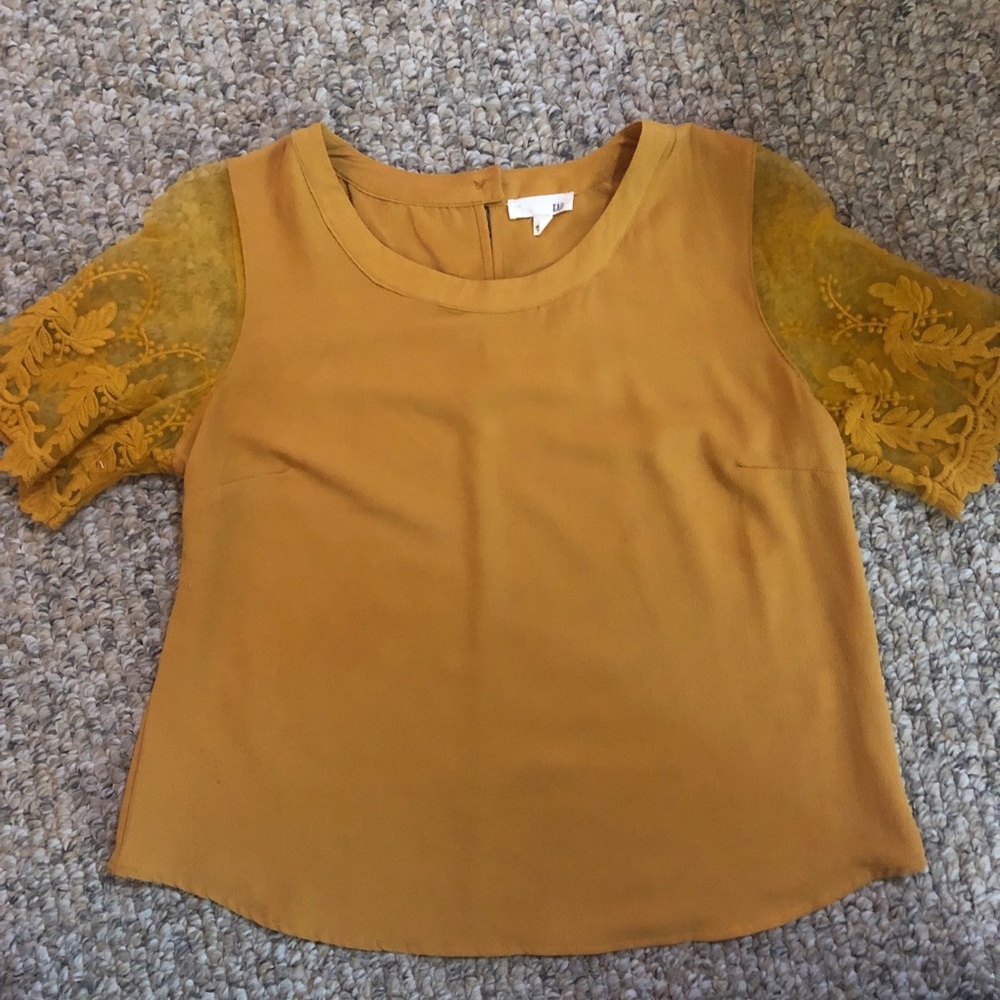 Canary yellow medium shift top with lace sleeve